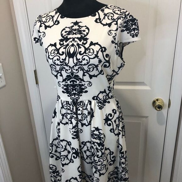 B. Darlin black and white sheer back cap sleeve dress - Picture 3 of 14